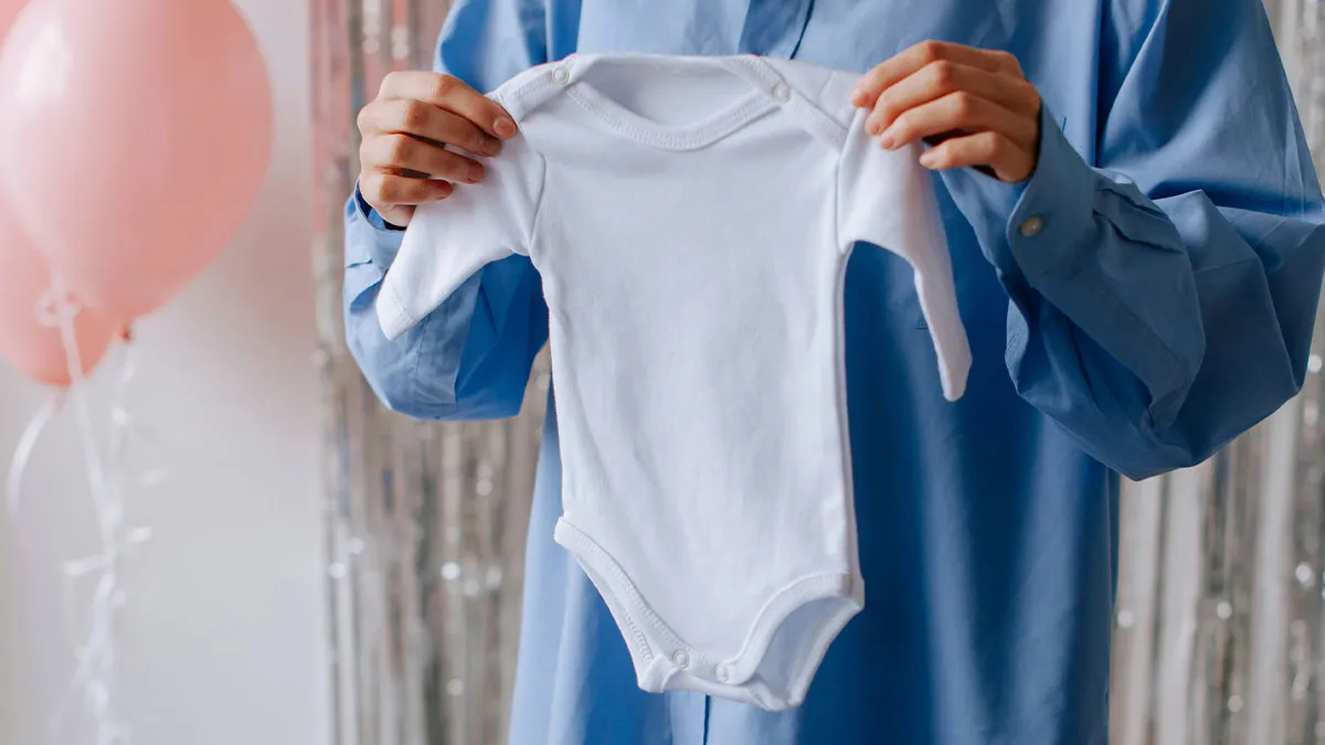 “Just Had Their Baby Shower”: 35 Times “Just A Friend” Was Actually A Lot More Than That