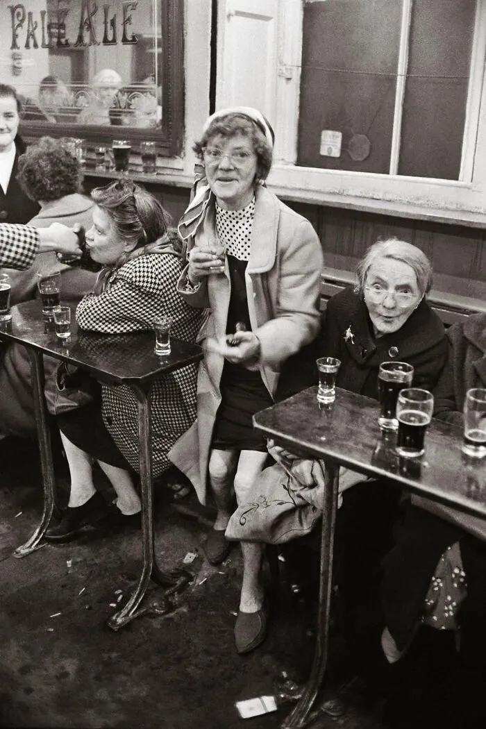 In The Pub - Gorbals, Glasgow, 1968. (Photo By Jurgen Schadeberg)