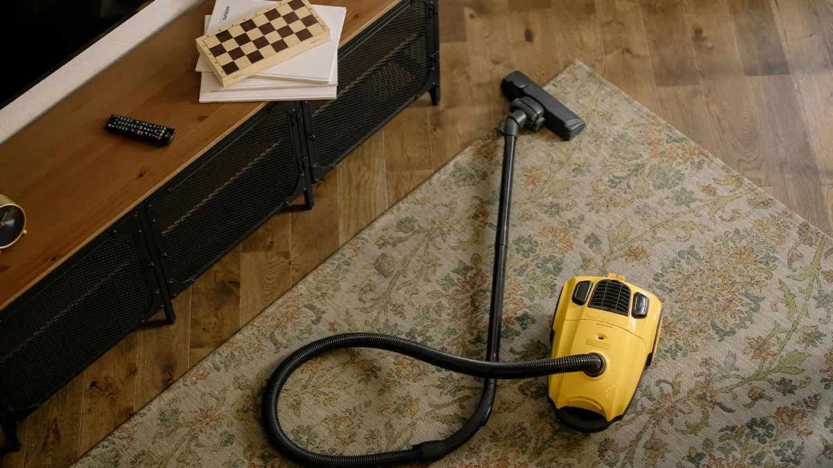 Guy Announces A Big Surprise For Wife's 50th Jubilee, Turns Out It's Just A Vacuum