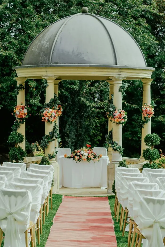 40 Wedding Guests Call Out Things That Couples Do That Are Inconsiderate To Them