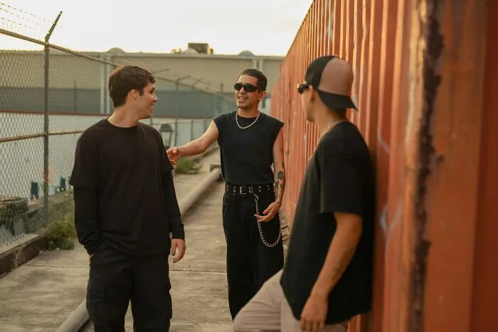 28 Types Of People Folks Have Dated That Felt Like Walking Through A Red Flag Factory