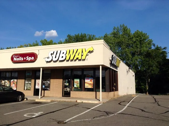 People Share 21 Of The Most Hyped Fast Foods That Actually Left Them Disappointed