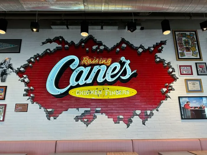People Share 21 Of The Most Hyped Fast Foods That Actually Left Them Disappointed