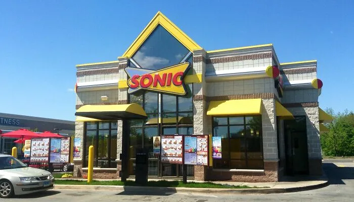 People Share 21 Of The Most Hyped Fast Foods That Actually Left Them Disappointed