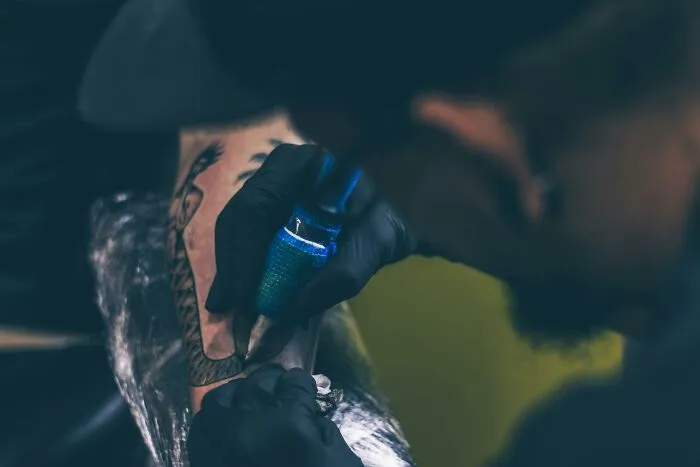 30 Ridiculous, Weird, And Ugly Tattoos That Artists Gave Clients Because They Asked For Them