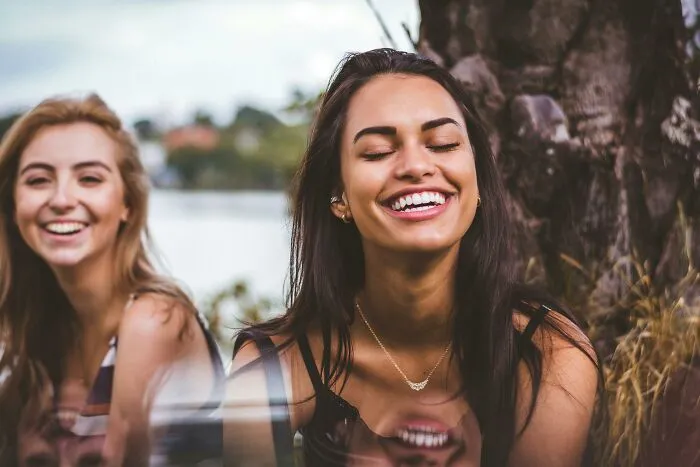 "Good Comedy": 36 Dead Giveaways Of Someone’s High Level Of Intelligence