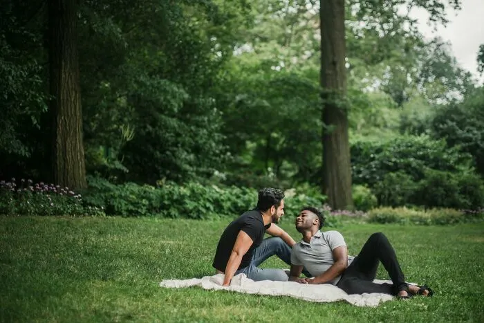 “Bisexuals Who Have Dated Both Genders – What Little Differences Surprised You?” (25 Answers)