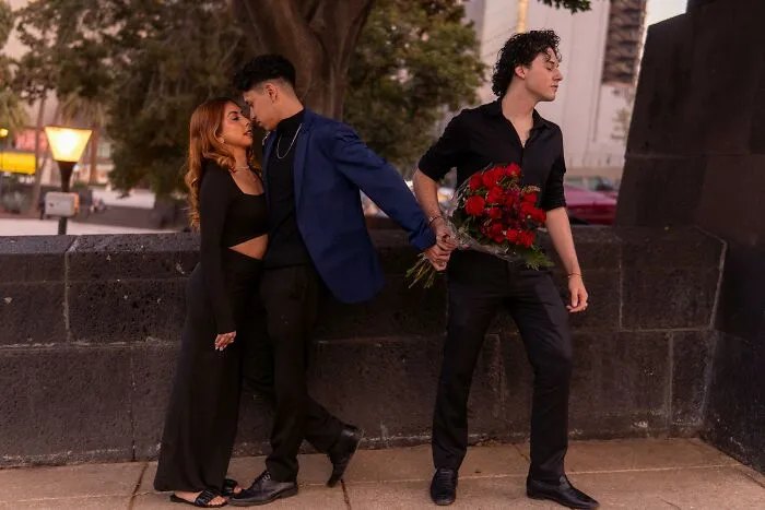 “Bisexuals Who Have Dated Both Genders – What Little Differences Surprised You?” (25 Answers)