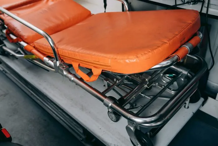 Hospital Workers Share 26 Deathbed Regrets They've Heard That Changed Their Lives