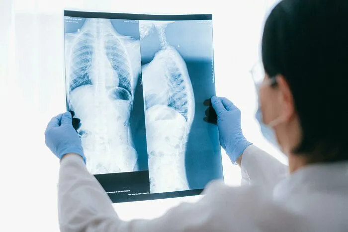 Hospital Workers Share 26 Deathbed Regrets They've Heard That Changed Their Lives