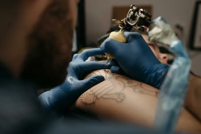 30 Ridiculous, Weird, And Ugly Tattoos That Artists Gave Clients Because They Asked For Them