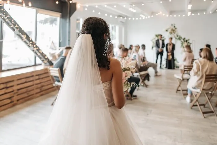 40 Wedding Guests Call Out Things That Couples Do That Are Inconsiderate To Them