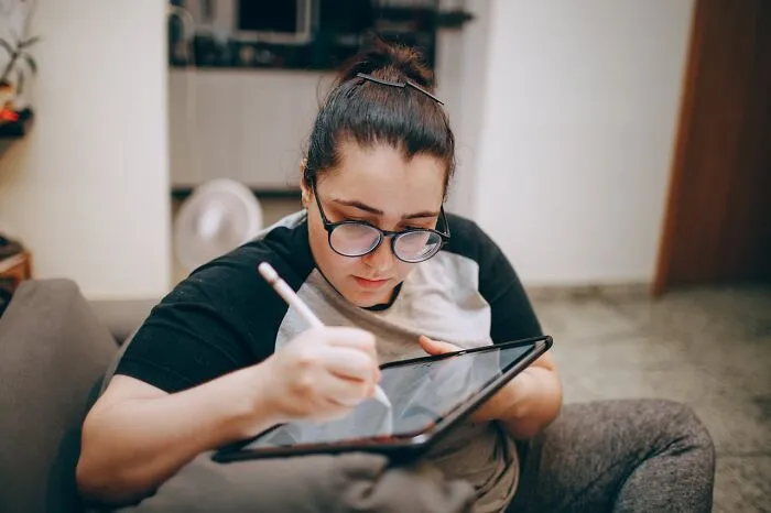 “My Family Thinks I Make My Money Crocheting”: 28 Secrets People Won’t Ever Tell Their Families