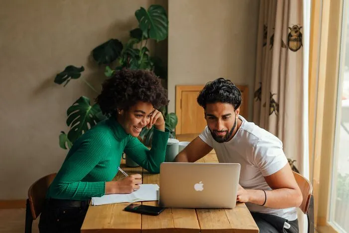 25 “Pretty Privilege” Experiences By Men That Prove How It Affects Them Just Like Women