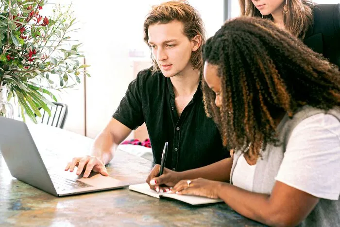 25 “Pretty Privilege” Experiences By Men That Prove How It Affects Them Just Like Women