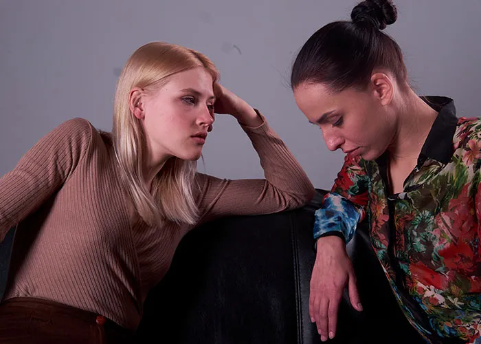 20 Personas que descubrieron que sus "amigos" les odiaban
