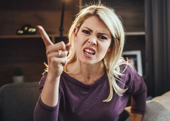 20 Personas que descubrieron que sus "amigos" les odiaban