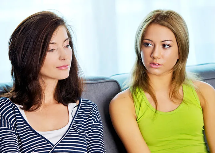 20 Personas que descubrieron que sus "amigos" les odiaban