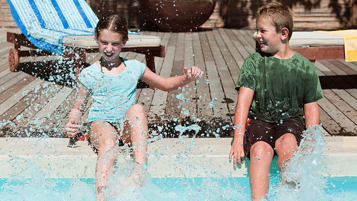 “In My Pool Again”: Brats Invade Pool Like It’s A Public Space, Homeowner Finally Snaps