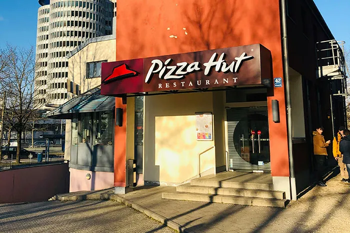 “We Called Them Deathballs”: 30 Things People Remember From Restaurants That Don’t Exist Today