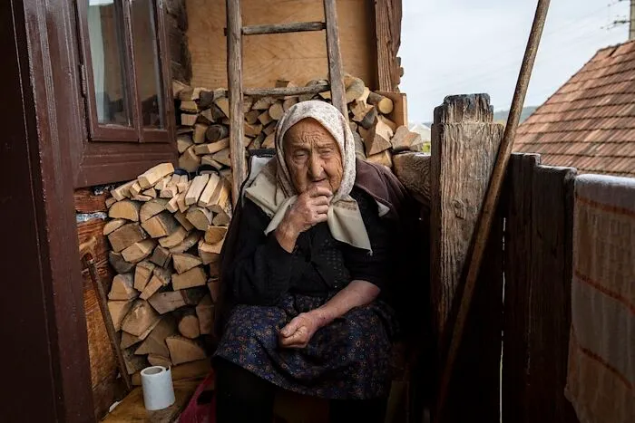 23 Powerful Images Of The World’s Invisible Women, By Michele Zousmer