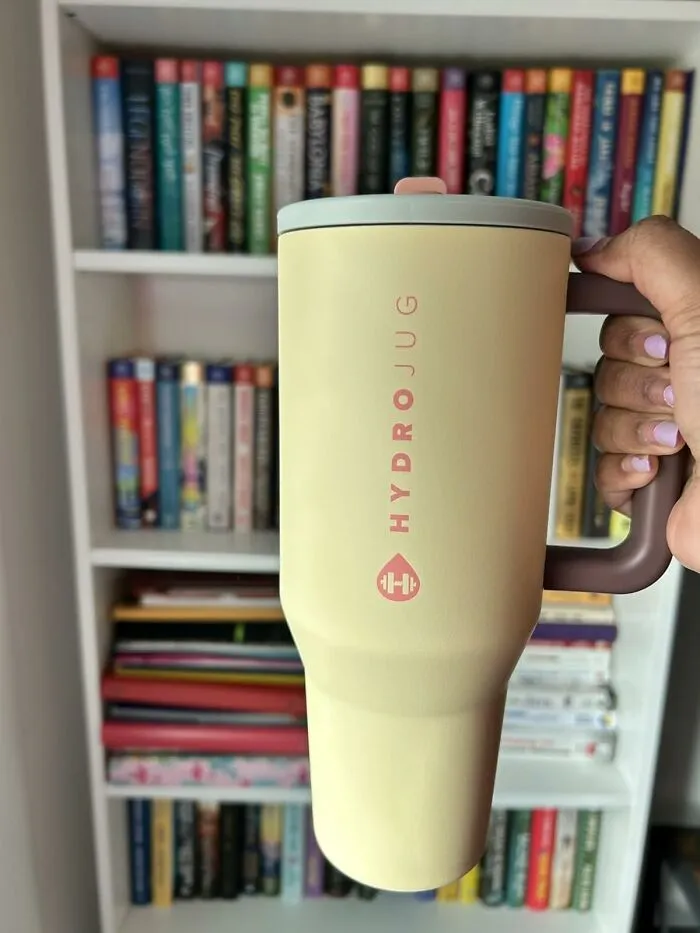 Because Hydration Is Key, But Soggy Bags Are The Worst, The <a Style="Display:inline;" Href="Https://Www.amazon.com/Hydrojug-Traveler-Resistant-Tumbler-Reusable-Insulated/Dp/B0dpxyhbpw?ie=utf8&th=1&linkcode=ll1&tag=bpwoodpecker-20&linkid=de09f3771cee80b3df1f7baccbb5ee64&language=en_us&ref_=as_li_ss_tl" Target="_blank"><span Style="Font: Inherit; Color: #d74b1f;"> Hydrojug Leak-Resistant Tumbler </Span>  Is Making A Splash On Amazon