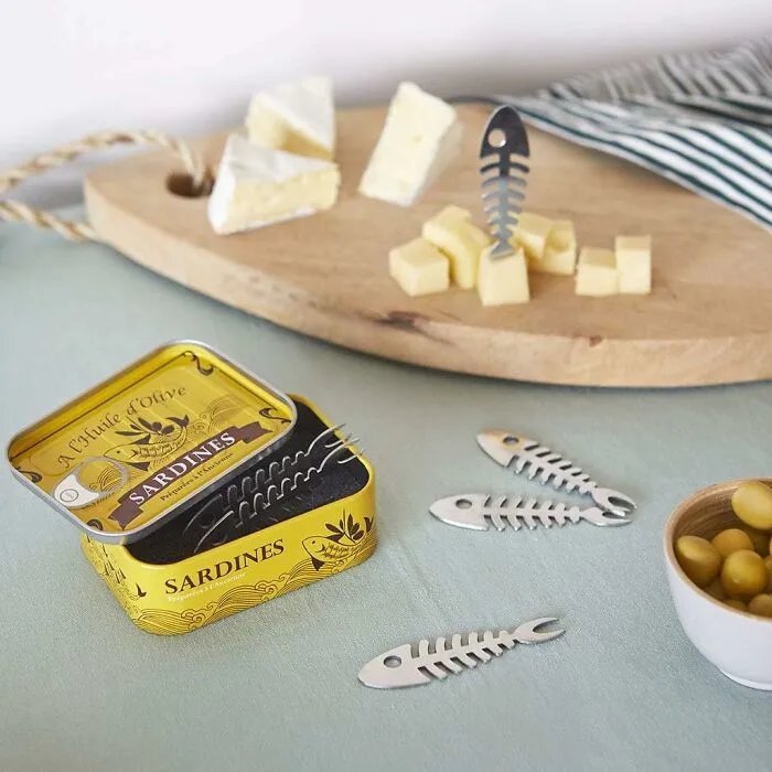 Dive Into Your Next Charcuterie Board With A Nautical Twist Using These Quirky <a Style="Display:inline;" Href="Https://Www.amazon.com/Balvi-Sardines-Tenedores-Aperitivo-Presentado/Dp/B00c7awhie?mcid=062c45dd9da533df90c599d3958552eb&hvadid=699858364292&hvpos=&hvnetw=g&hvrand=16964070327869073086&hvpone=&hvptwo=&hvqmt=&hvdev=m&hvdvcmdl=&hvlocint=&hvlocphy=9198606&hvtargid=pla-306760856825&gad_source=1&th=1&linkcode=ll1&tag=bpkoala-20&linkid=8439524b2c00db00327edff157c4d756&language=en_us&ref_=as_li_ss_tl" Target="_blank"> <span Style="Font: Inherit; Color: #d74b1f;"> Sardine Cocktail Sticks </Span> That's Bound To Add A Little Humor A Lot Of Style