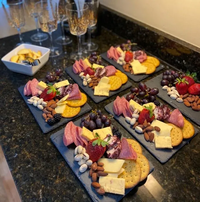 Serve Up Sophistication With These <a Style="Display:inline;" Href="Https://Www.amazon.com/Juvale-Slate-Charcuterie-Boards-Chalk/Dp/B01g6jgst0?ie=utf8&linkcode=ll1&tag=bpbird-20&linkid=0c31bdcda6e475a731ecabd2c66ef4a2&language=en_us&ref_=as_li_ss_tl" Target="_blank"><span Style="Font: Inherit; Color: #d74b1f;"> Slate Charcuterie Boards </Span> That Will Help You Step Up Your Hosting Game