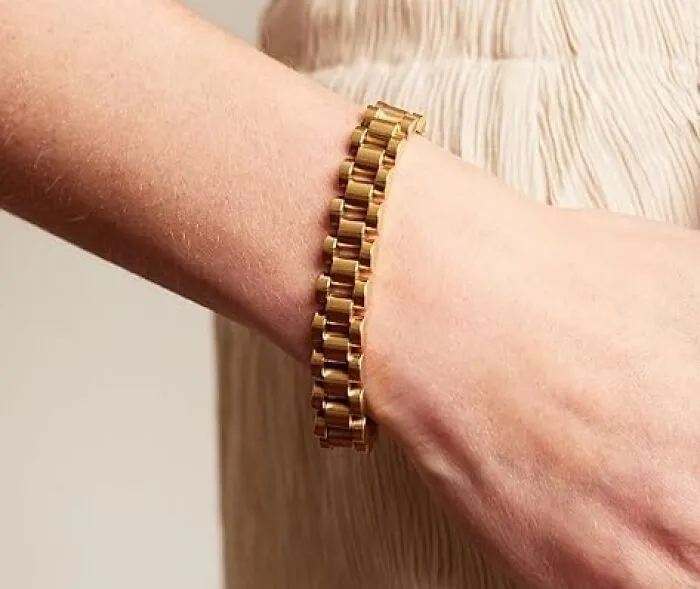 Shine Bright Like A Festival Superstar With This Show-Stopping <a Style="Display:inline;" Href="Https://Www.amazon.com/Electric-Picks-Watchband-Bracelet-Everyday/Dp/B0dklrqzmw?pf_rd_p=ef353051-7f4e-4bb0-Be18-162bd7f9248d&pf_rd_r=a38skekgx2xd5a0mapdr&th=1&linkcode=ll1&tag=bponion-20&linkid=ba2ef444a915edc3fd4561679104c1e9&language=en_us&ref_=as_li_ss_tl" Target="_blank"><span Style="Font: Inherit; Color: #d74b1f;"> Chunky Golden Bracelet</Span> That's Guaranteed To Make Your Festival Style Sparkle