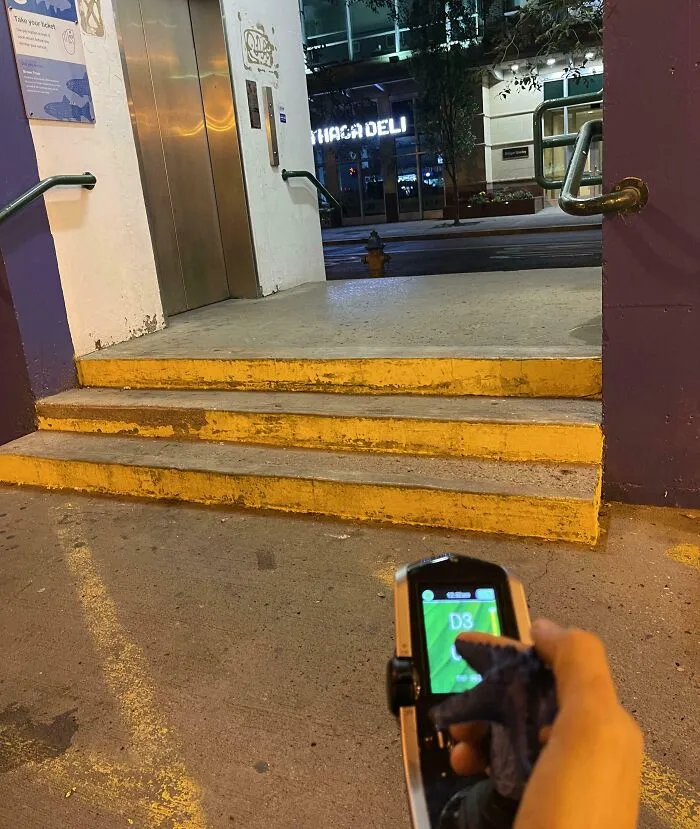 Voy en silla de ruedas y este es el único ascensor