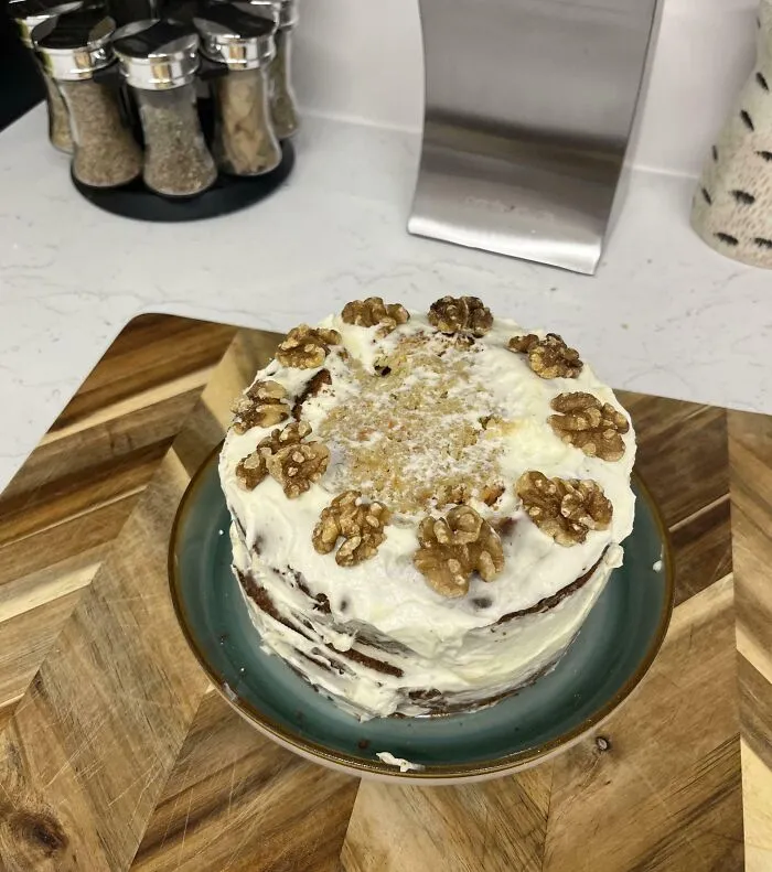 El gato ha lamido todo el glaseado de mi tarta