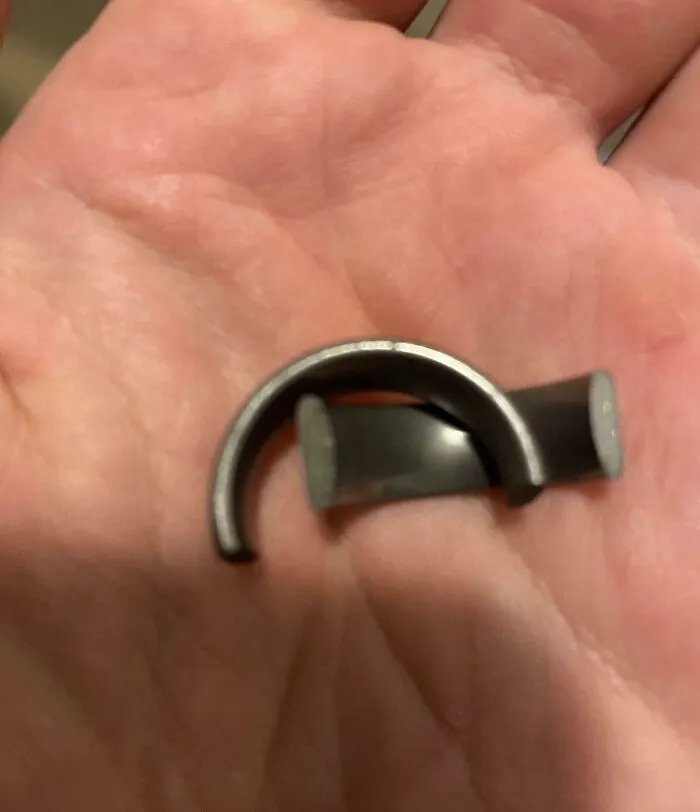 Me aplasté los dedos en el trabajo y mi anillo de boda me salvó... pero ahora necesito otro