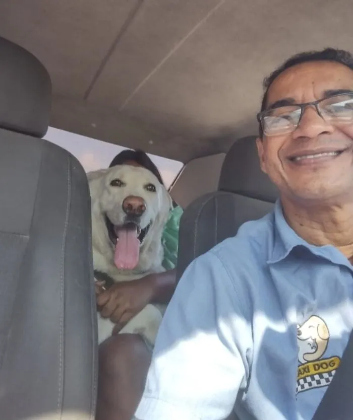 33 Times This “Pet Taxi” Driver Has Taken Cute Selfies With His Furry Customers (New Pics)