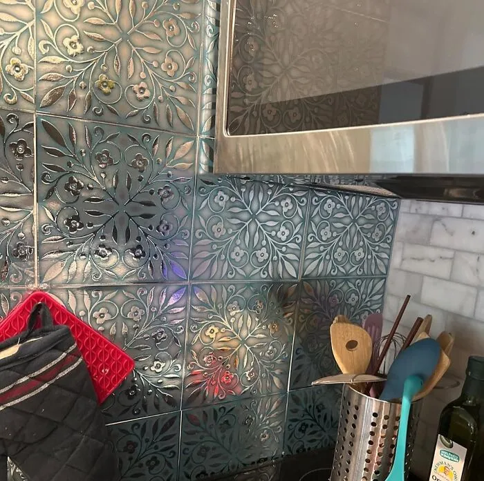 Turn That Rental Into A Moment With This Ridiculously Easy (But Secretly Chic) <a Style="Display:inline;" Href="Https://Www.amazon.com/24-Pack-Wallpaper-Backsplash-Backsplash-Friendly/Dp/B0dhmhfkd2?ie=utf8&th=1&linkcode=ll1&tag=bpwolf-20&linkid=60d209777d15646af3db80500b65b8cf&language=en_us&ref_=as_li_ss_tl" Target="_blank"> <span Style="Font: Inherit; Color: #d74b1f;"> Peel And Stick Backsplash </Span>. Because Adulting Means DIY-Ing Your Dream Space- On Your Own!