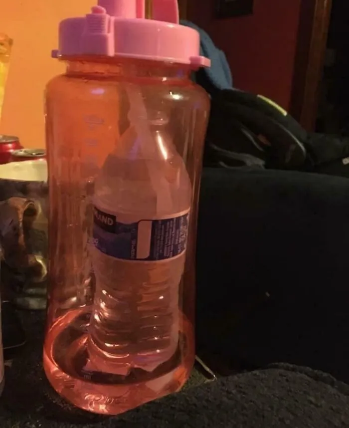 Hace cinco años mi mujer me pidió que le trajera agua para su botella. Todavía está enfadada