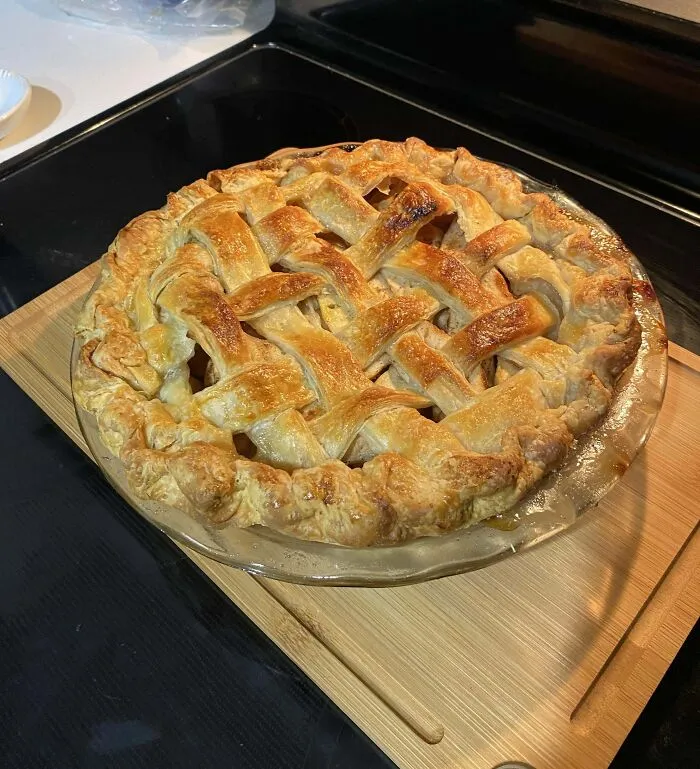 El primer intento de mi novia de hacer tarta de manzana