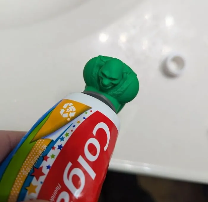 For The Kid At Heart Who Still Thinks Poop Is The Most Hilarious Thing Ever, The <a Style="Display:inline;" Href="Https://Www.amazon.com/Tubecapz-Pooping-Toothpaste-Adapters-Colgate/Dp/B0cjmz7q54?ie=utf8&th=1&linkcode=ll1&tag=bplion-20&linkid=980c7da65f9d715c3de6ee9df886e9d2&language=en_us&ref_=as_li_ss_tl" Target="_blank"><span Style="Font: Inherit; Color: #d74b1f;"> Shrek Pooping Toothpaste Topper </Span> Is The Perfect Way To Start Your Day With A Crappy Smile On Your Face (Literally)