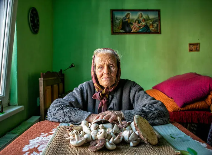 23 Powerful Images Of The World’s Invisible Women, By Michele Zousmer