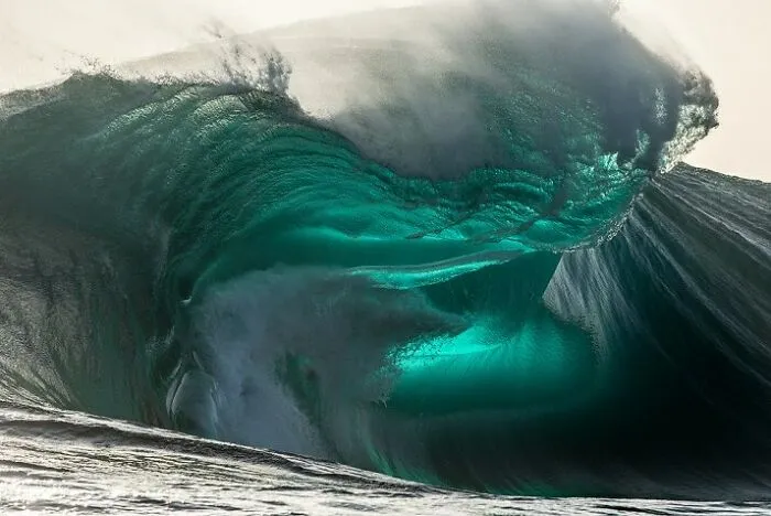 The Color And Structure Of This Wave Is Really Mind Boggling!!