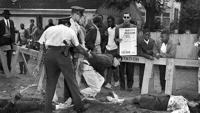 21-Year-Old Bernie Sanders Protesting Segregation And Getting Arrested In Chicago. August 1963