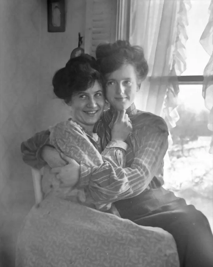 “Auntie Mary And Her 'Friend', Ruth, 1910.”