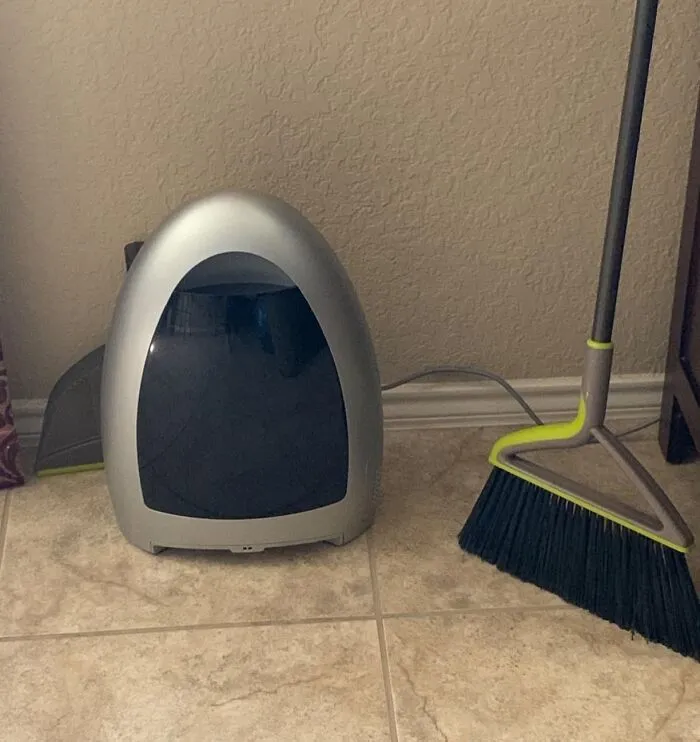 Your Aching Back Asked Us To Tell You About This Affordable <a Style="Display:inline;" Href="Https://Www.amazon.com/Eyevac-Home-Stationary-Efficiency-Filtration/Dp/B07h4sdrq4?ie=utf8&th=1&linkcode=ll1&tag=bpbat-20&linkid=a7fa0c40227cd89cfa79799bdc42eed3&language=en_us&ref_=as_li_ss_tl" Target="_blank"><span Style="Font: Inherit; Color: #d74b1f;"> Touchless Vacuum Automatic Dustpan </Span> That Inhales Dirt Piles Like It's Kirby