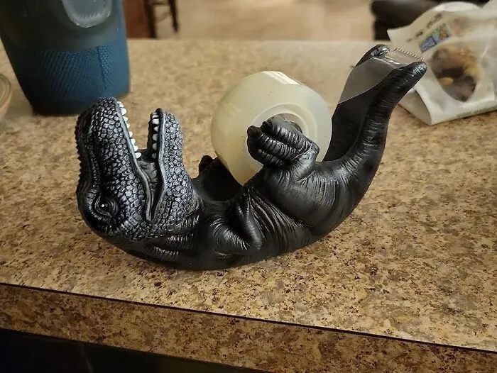 Okay, Tearing Off A Piece Of Tape Just Got Way More Dramatic Thanks To This Fierce <a Style="Display:inline;" Href="Https://Www.amazon.com/Streamline-Imagined-Black-T-Rex-Dispenser/Dp/B09z4bt3b1?ie=utf8&th=1&linkcode=ll1&tag=bphamster-20&linkid=551cfa13355b70cd5b71b91599deaf6c&language=en_us&ref_=as_li_ss_tl" Target="_blank"><span Style="Font: Inherit; Color: #d74b1f;"> T-Rex Tape Dispenser </Span>