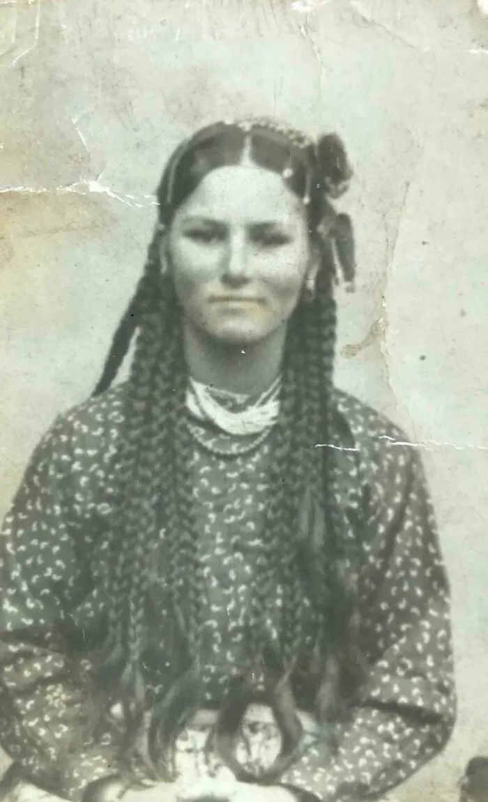 Mi bisabuela veinteañera en los años 40, al norte de Bulgaria