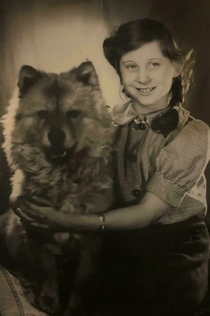 Mi abuela con su perro. Alemania, 1939