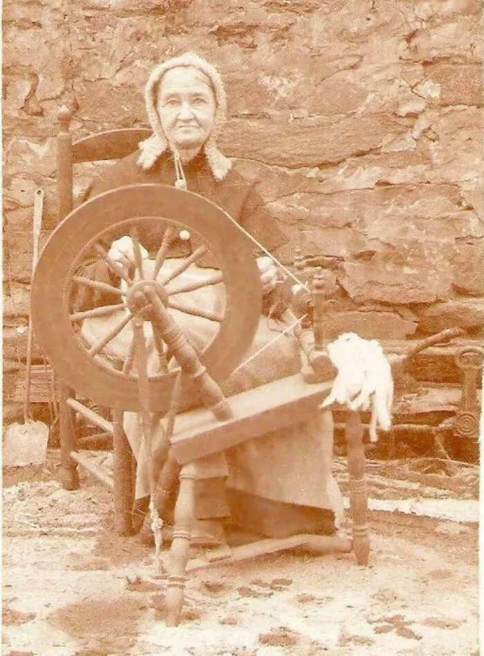 Mi cuarta bisabuela alrededor de 1890. Ella nació en 1815 y vivió hasta los 106 años. También votó en 1920, a los 105