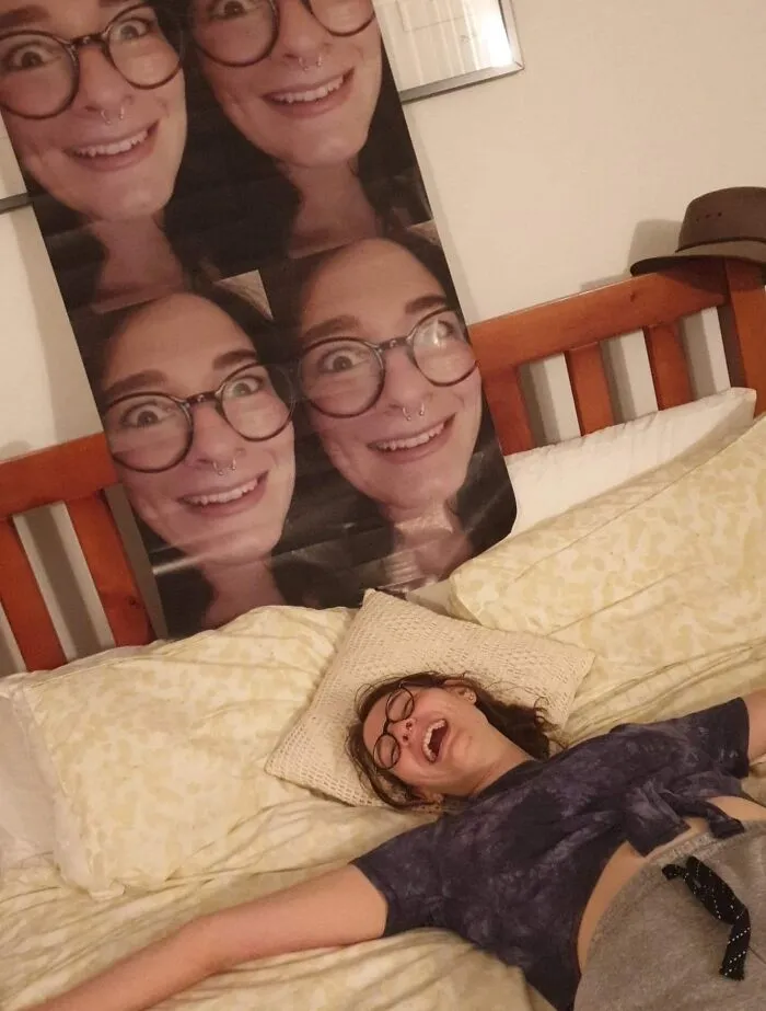 Pedí papel de regalo por internet, hubo un error y ahora tengo un póster enorme de mi cara. Ni siquiera estoy enojada