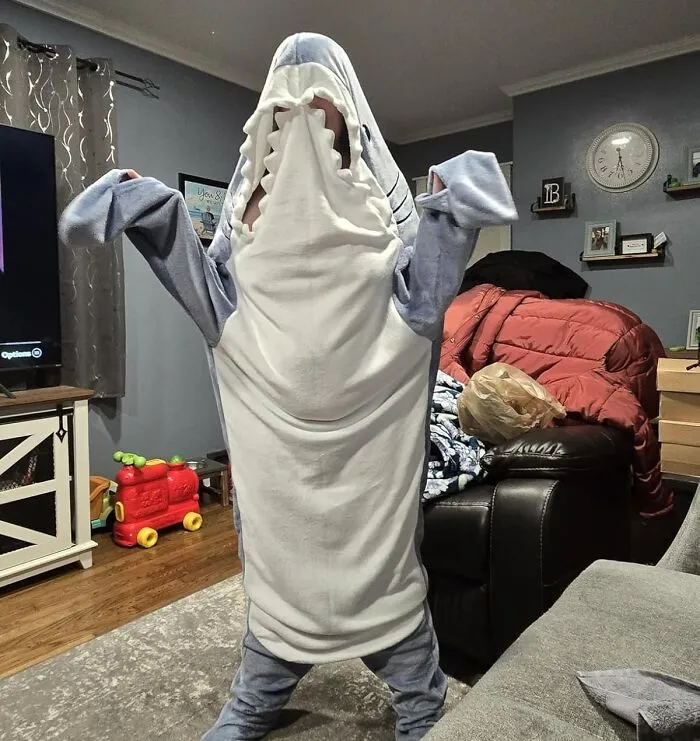 Channel Your Inner Apex Predator (But Make It Cuddly) With This Ridiculously Comfy <a Style="Display:inline;" Href="Https://Www.amazon.com/Blanket-Hoodie-Wearable-Sleeping-Flannel/Dp/B0ch9twc91?ie=utf8&th=1&linkcode=ll1&tag=bpapple-20&linkid=0b97ab56a3a238f9c7bbd8de0f5db437&language=en_us&ref_=as_li_ss_tl" Target="_blank"><span Style="Font:inherit;color:#d74b1f;"> Shark Onesie</Span>