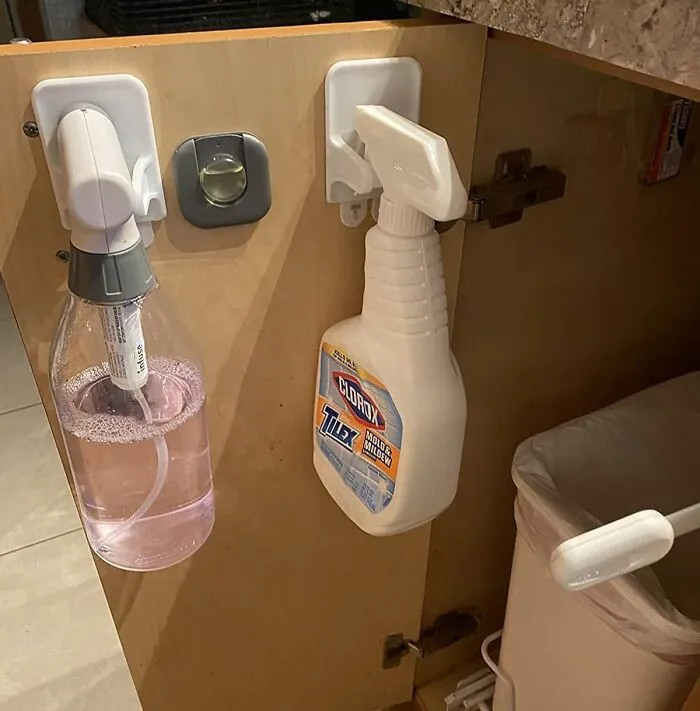 Take Your Spray Bottles From Cluttered Chaos To Neatly Organized With <a Style="Display:inline;" Href="Https://Www.amazon.com/Command-Hangers-Decorate-Damage-Free-17009-Hw2es/Dp/B06zyh43cs?ie=utf8&linkcode=ll1&tag=bpworm-20&linkid=ace0076a569f8778710f323bac1930ed&language=en_us&ref_=as_li_ss_tl" Target="_blank"><span Style="Font: Inherit; Color: #d74b1f;"> Spray Bottle Hangers</Span>. It Will Free Up Valuable Shelf/Floor Space!