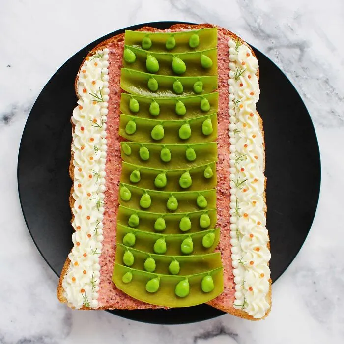 Creative toast design featuring intricate green and cream patterns by Japanese artist.